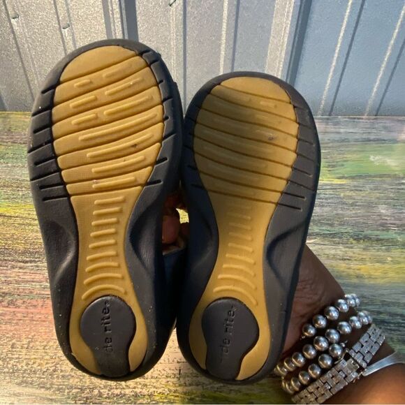 Stride Rite Black Sandals with Adjustable Straps - Picture 5 of 6